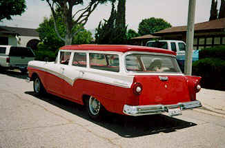 1957_Ford_Country_Sedan_rear.jpg (32443 bytes)