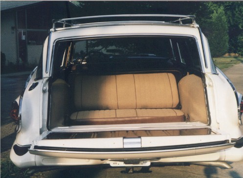 1961_Dodge_Pioneer_3rd_seat.jpg (49361 bytes)