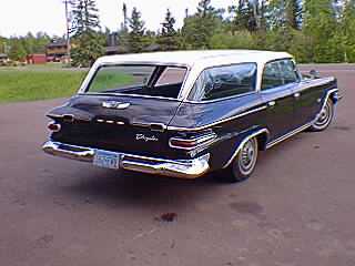 1962_Chrysler_New_Yorker_rear.jpg (11207 bytes)