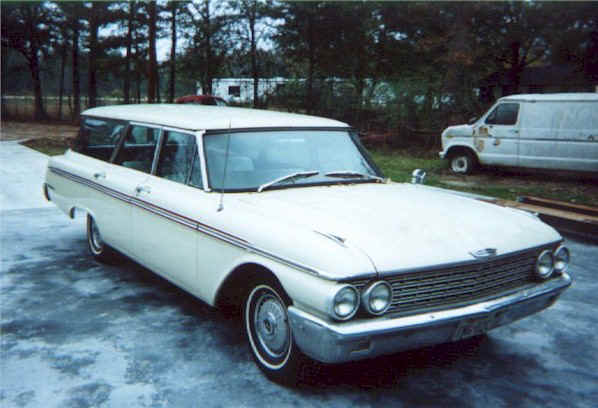 1962_Ford_Country_Sedan.jpg (72978 bytes)