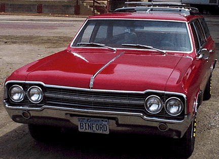1965_Oldsmobile_Vista_Cruiser_front.jpg (89839 bytes)