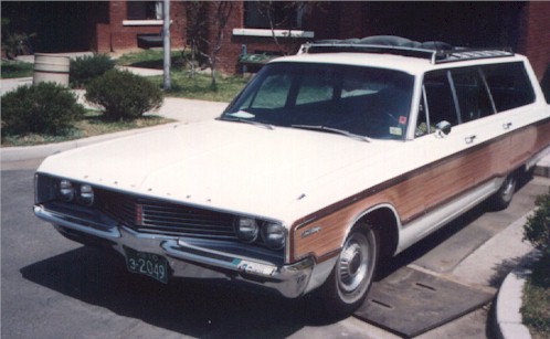 1968_Chrysler_Town&Country_front.jpg (44243 bytes)