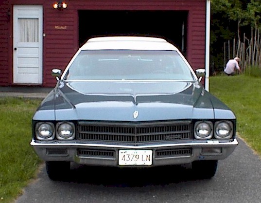 1971_Buick_Estate_Wagon_front.jpg (62633 bytes)