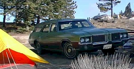 1972_Olds_Vista_Cruiser_2.jpg (41204 bytes)