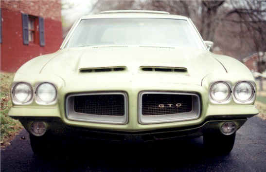 1972_Pontiac_LeMans_front.jpg
