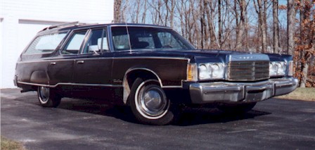 1974_Chrysler_Town&Country.jpg (33859 bytes)
