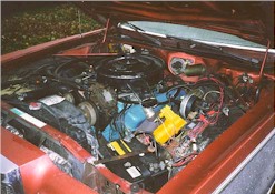 1976_Chrysler_TownCountry_engine.jpg (21379 bytes)