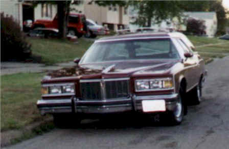 1976_Pontiac_Grand_Safari_front.jpg (33958 bytes)