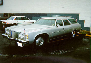 1976_Pontiac_Safari.jpg (31683 bytes)