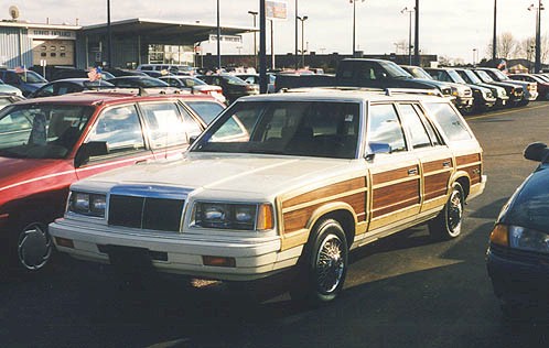 1986_Chrysler_TownCountry.jpg (52945 bytes)