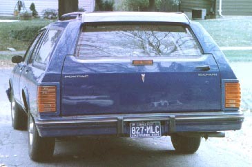 1987_Pontiac_Safari_rear.jpg (28146 bytes)