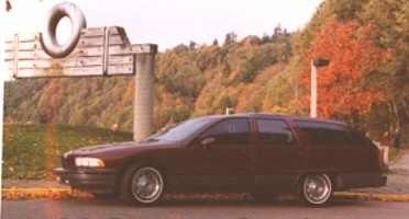 1991_Oldsmobile_Custom_Cruiser.jpg (22858 bytes)