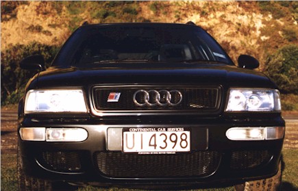 1995_Audi_RS2_front.jpg (43728 bytes)